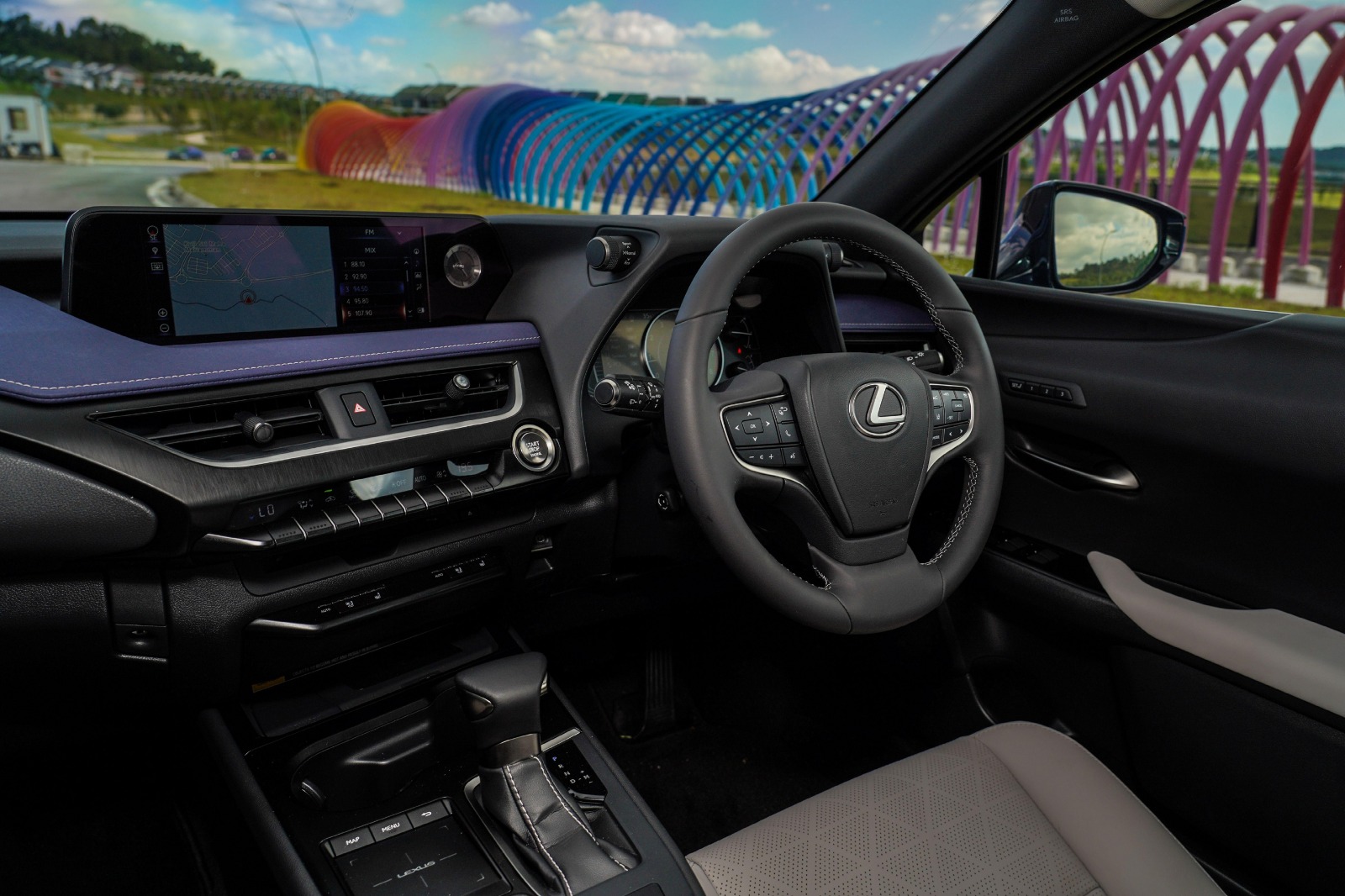 Салон топ модели лексус-Lexus UX